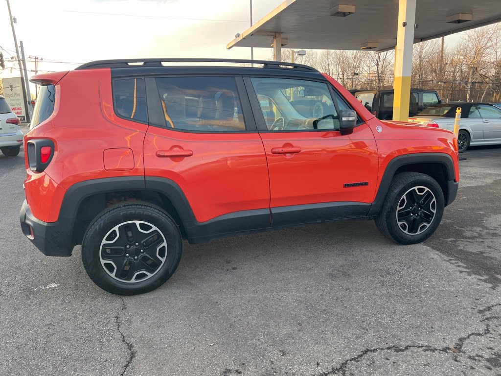 Used 2017 Jeep Renegade Trailhawk w/ Premium Trailhawk Package image 20