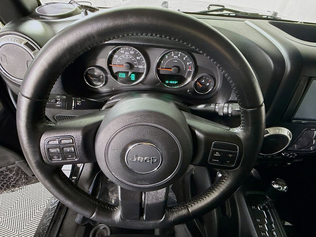 Used 2016 Jeep Wrangler Unlimited Sahara w/ Connectivity Group image 17