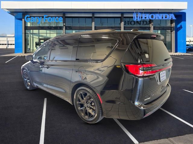 Used 2025 Chrysler Pacifica Limited FWD image 3
