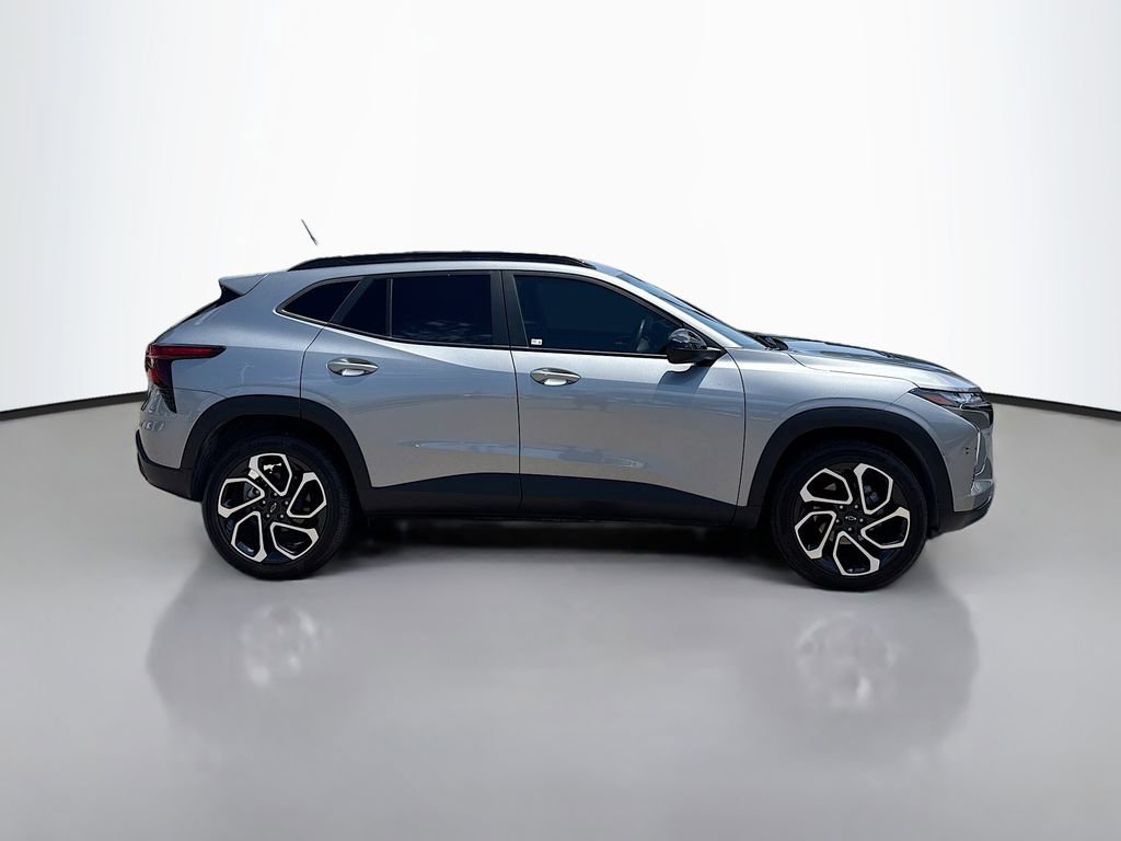 Used 2025 Chevrolet Trax RS w/ Driver Confidence Package image 8