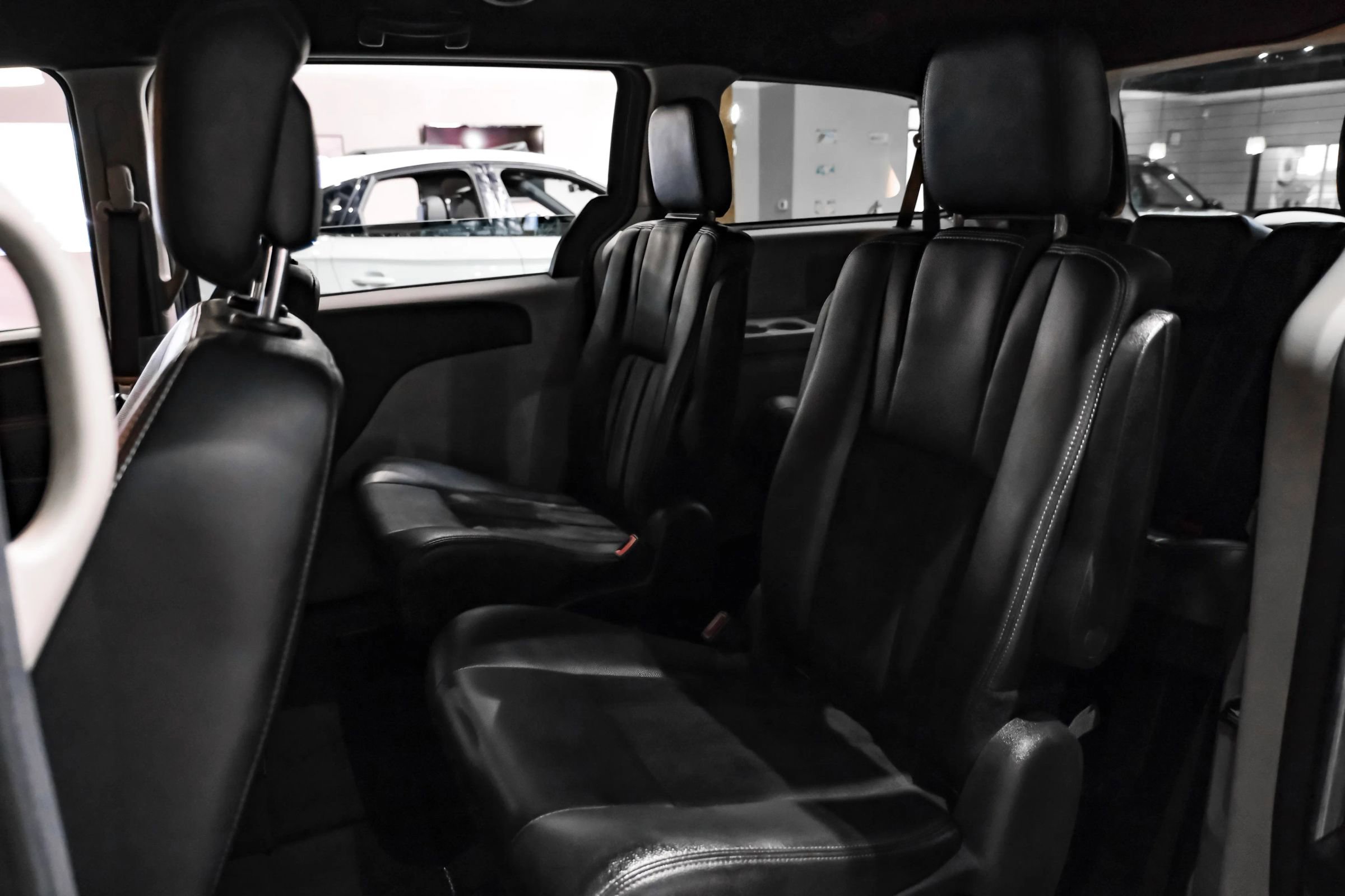 Used 2018 Dodge Grand Caravan SXT FWD image 34