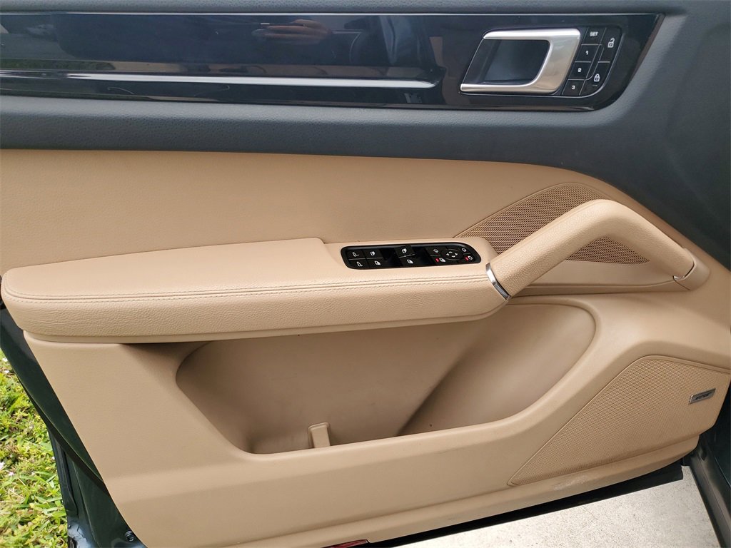 Used 2019 Porsche Cayenne image 17