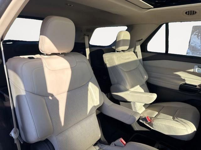 Used 2021 Ford Explorer Platinum image 14
