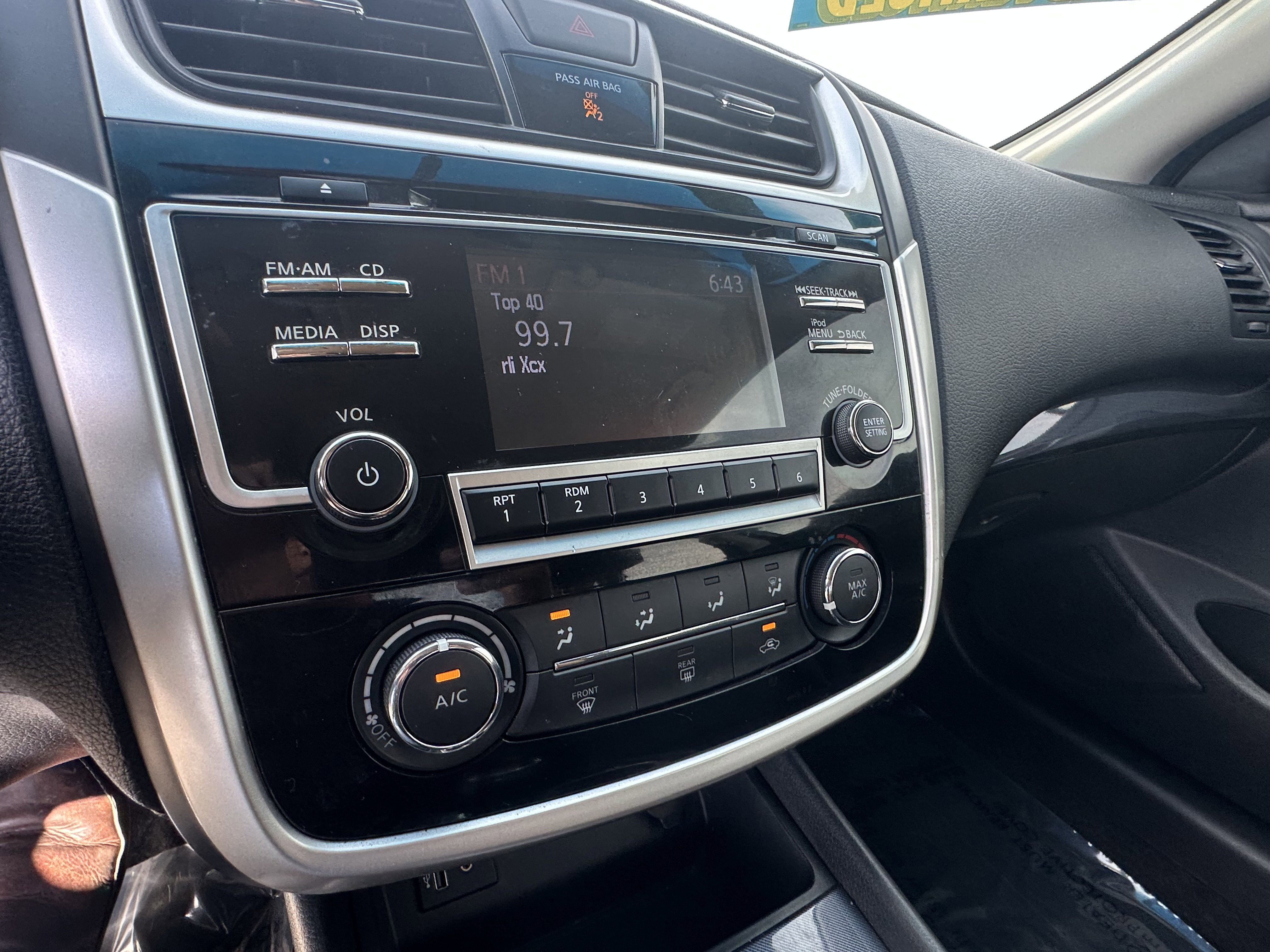 Used 2018 Nissan Altima 2.5 SR FWD image 12