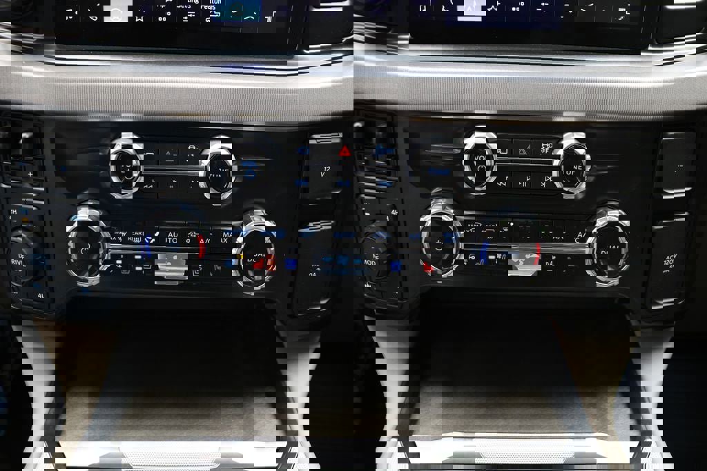 Used 2025 Ford F350 Platinum w/ Platinum Plus Package image 31