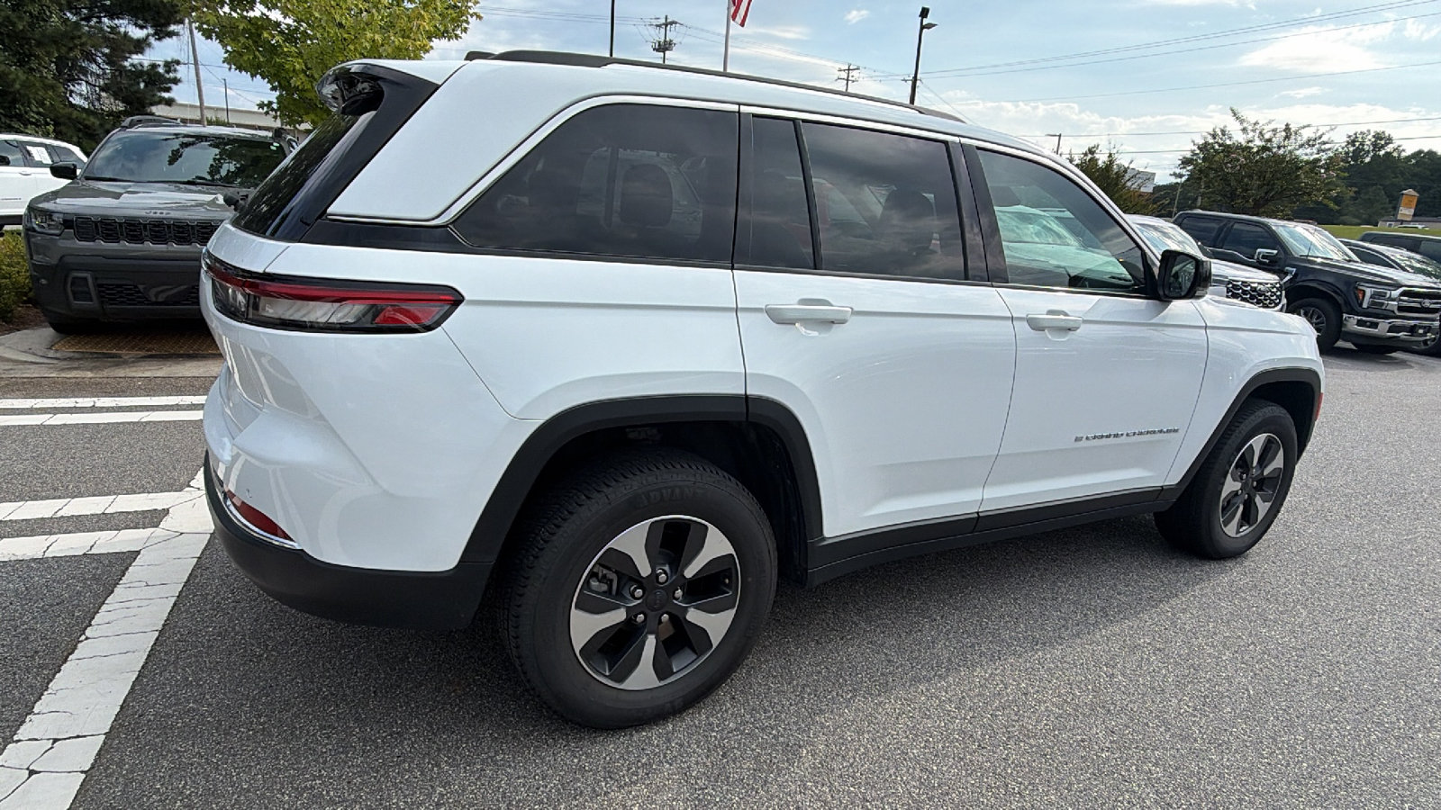 Used 2024 Jeep Grand Cherokee Limited 4xe AWD/4WD image 8