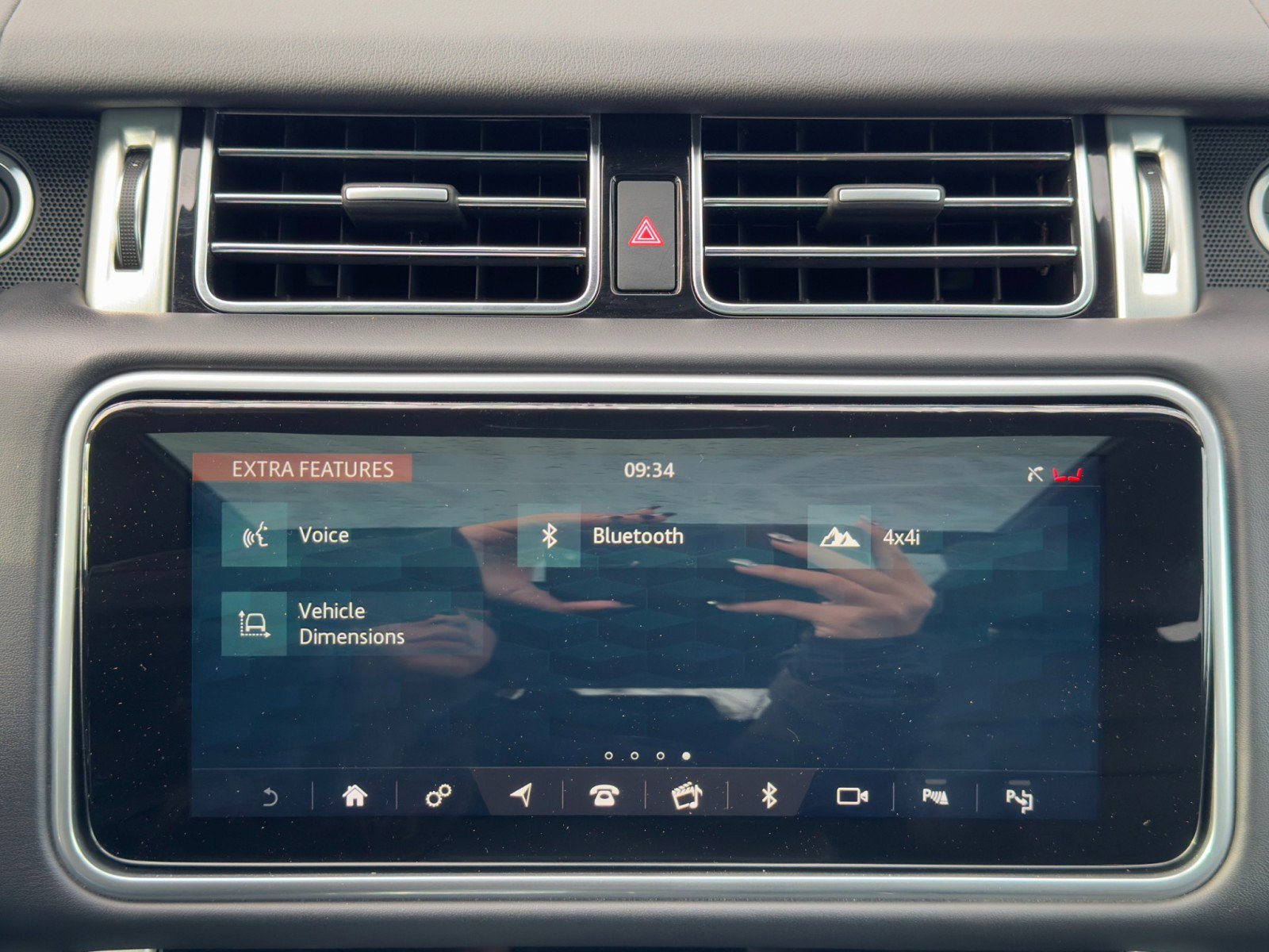 Used 2020 Land Rover Range Rover HSE image 27