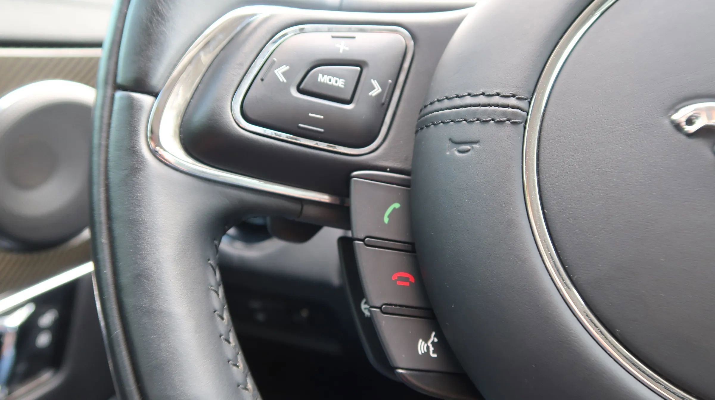 Used 2016 Jaguar XJ R-Sport RWD image 40