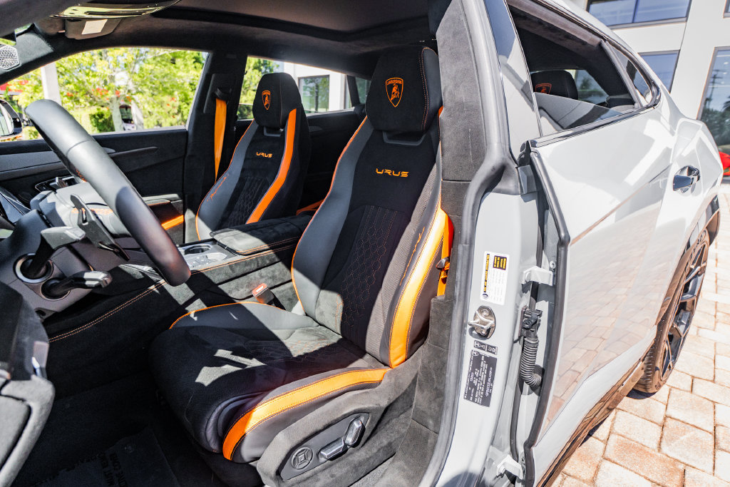 Used 2024 Lamborghini Urus Performante AWD/4WD image 23