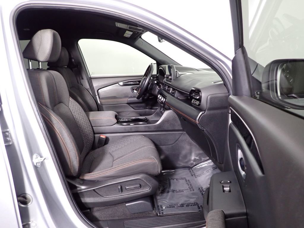 Used 2025 Honda Pilot Sport image 41