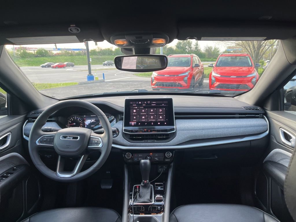 Used 2023 Jeep Compass Latitude image 5