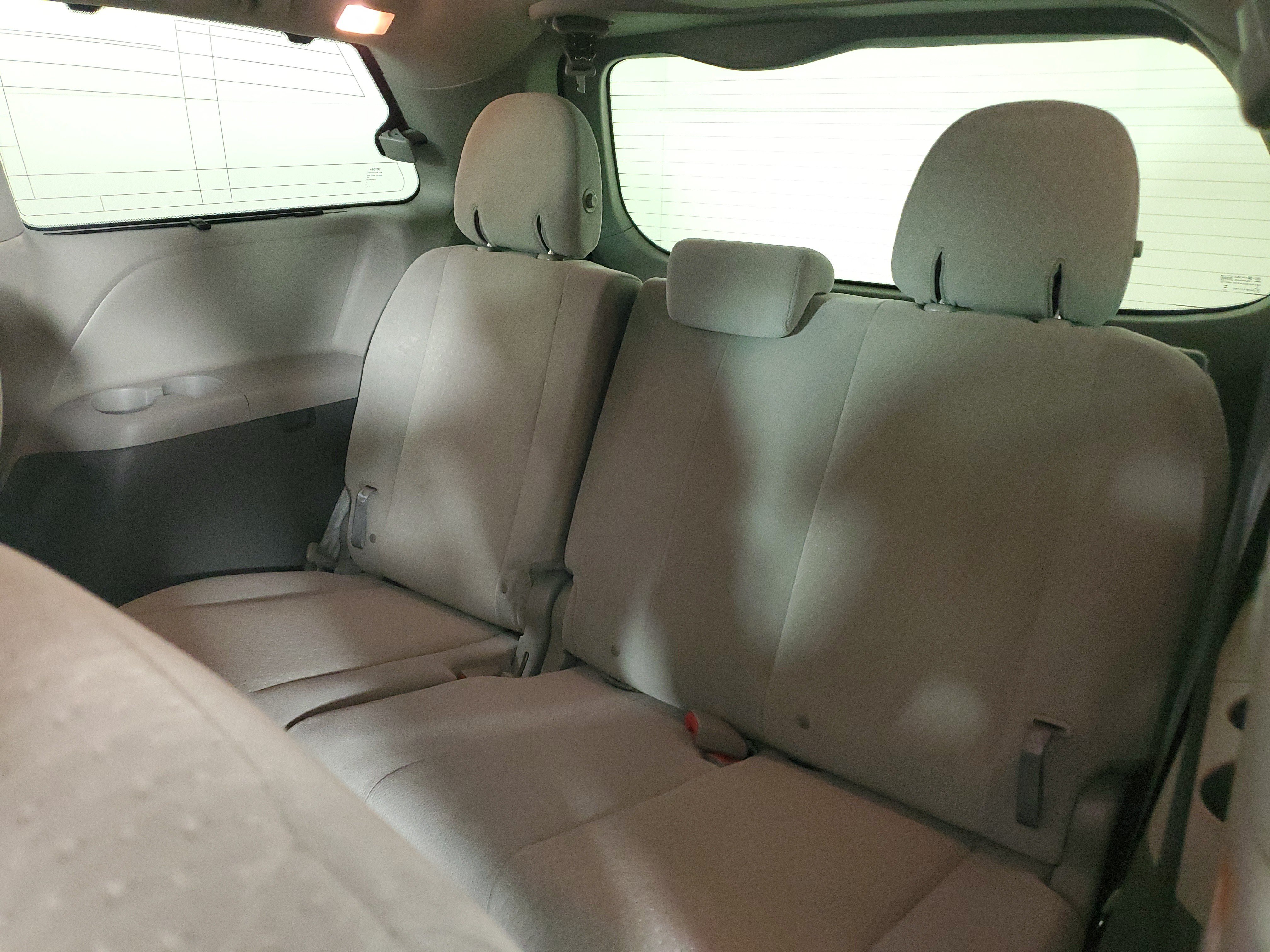 Used 2020 Toyota Sienna LE w/ Carpet Mat Package FWD image 13