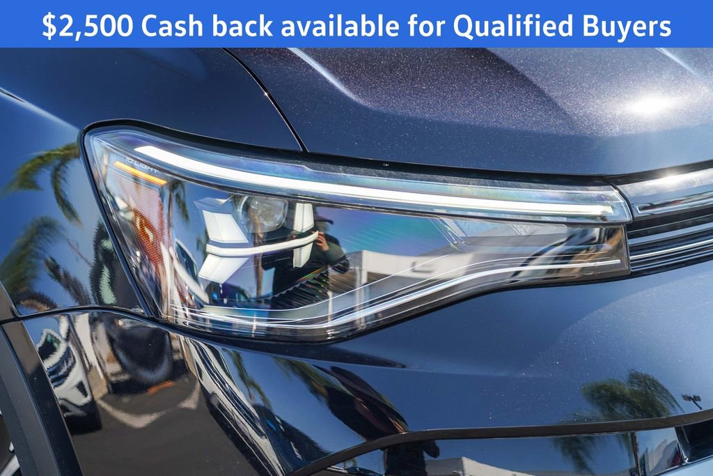 New 2025 Volkswagen Taos SE image 2