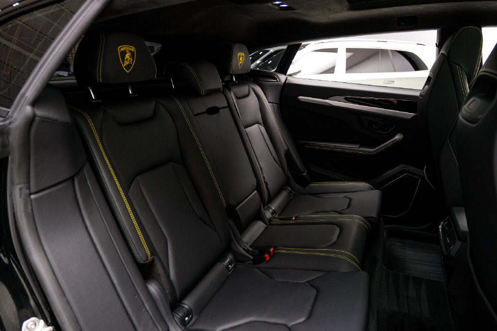 Used 2025 Lamborghini Urus SE AWD/4WD image 39
