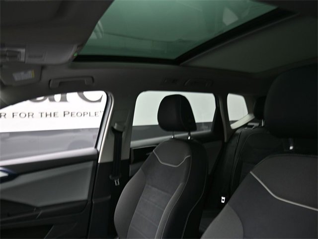 Used 2023 Volkswagen Taos SE w/ Panoramic Sunroof Package image 17