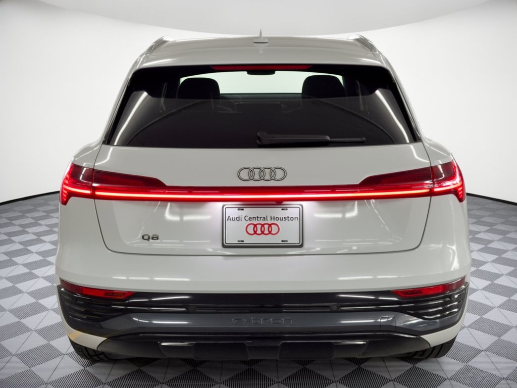 Used 2024 Audi Q8 e-tron Premium Plus AWD/4WD image 11