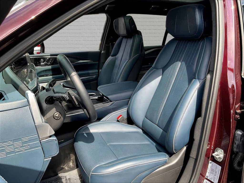 Used 2025 Cadillac Escalade IQ Luxury 2 w/ LPO, Premium Carpet Package AWD/4WD image 18