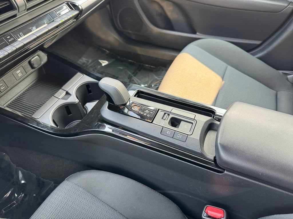 Certified 2024 Toyota Prius LE FWD image 26