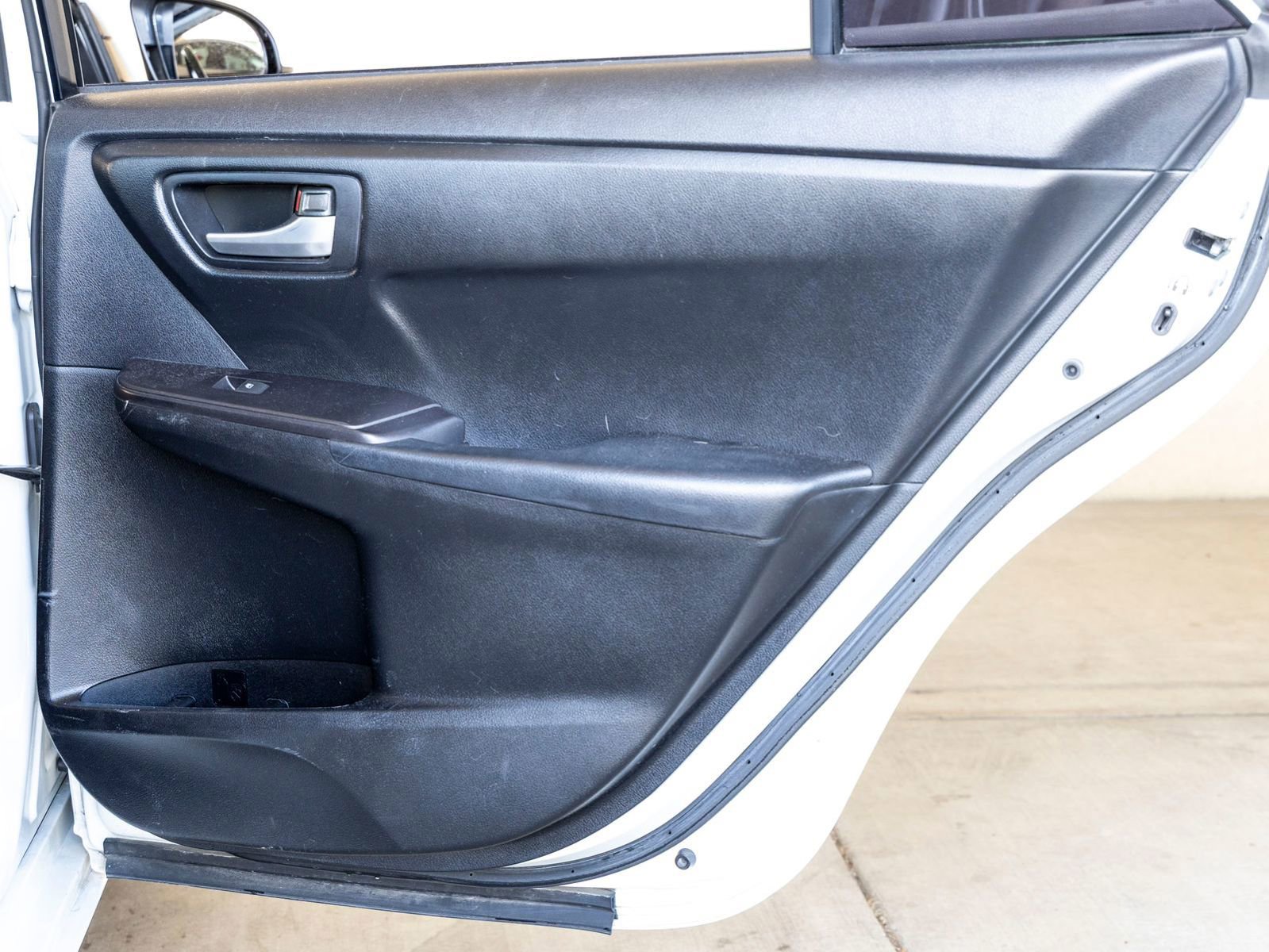 Used 2015 Toyota Camry LE image 22