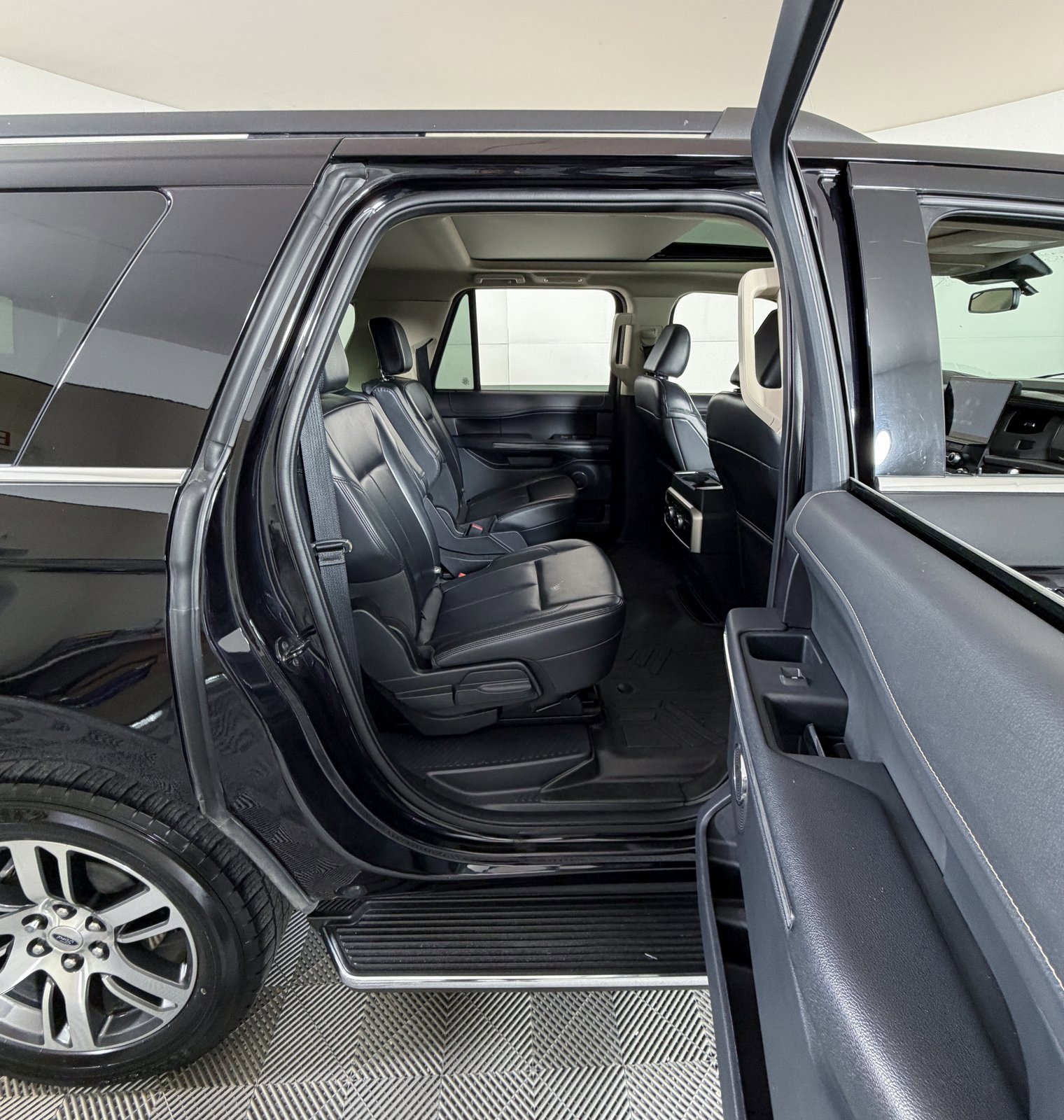 Used 2022 Ford Expedition Max XLT image 5