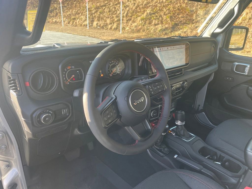 Used 2024 Jeep Wrangler Unlimited Rubicon w/ Technology Group image 11