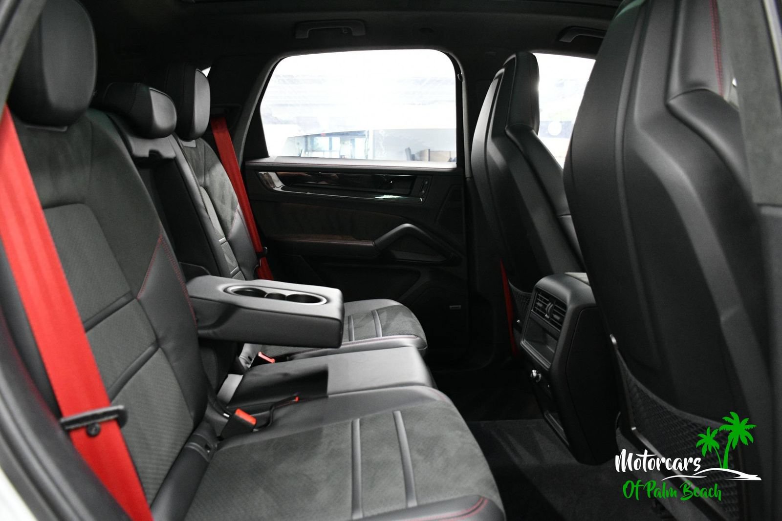 Used 2025 Porsche Cayenne GTS AWD/4WD image 63