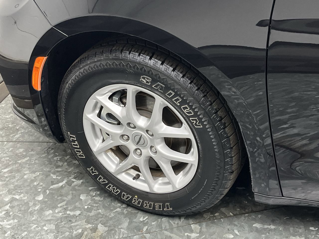 Used 2024 Chrysler Pacifica Touring-L FWD image 31