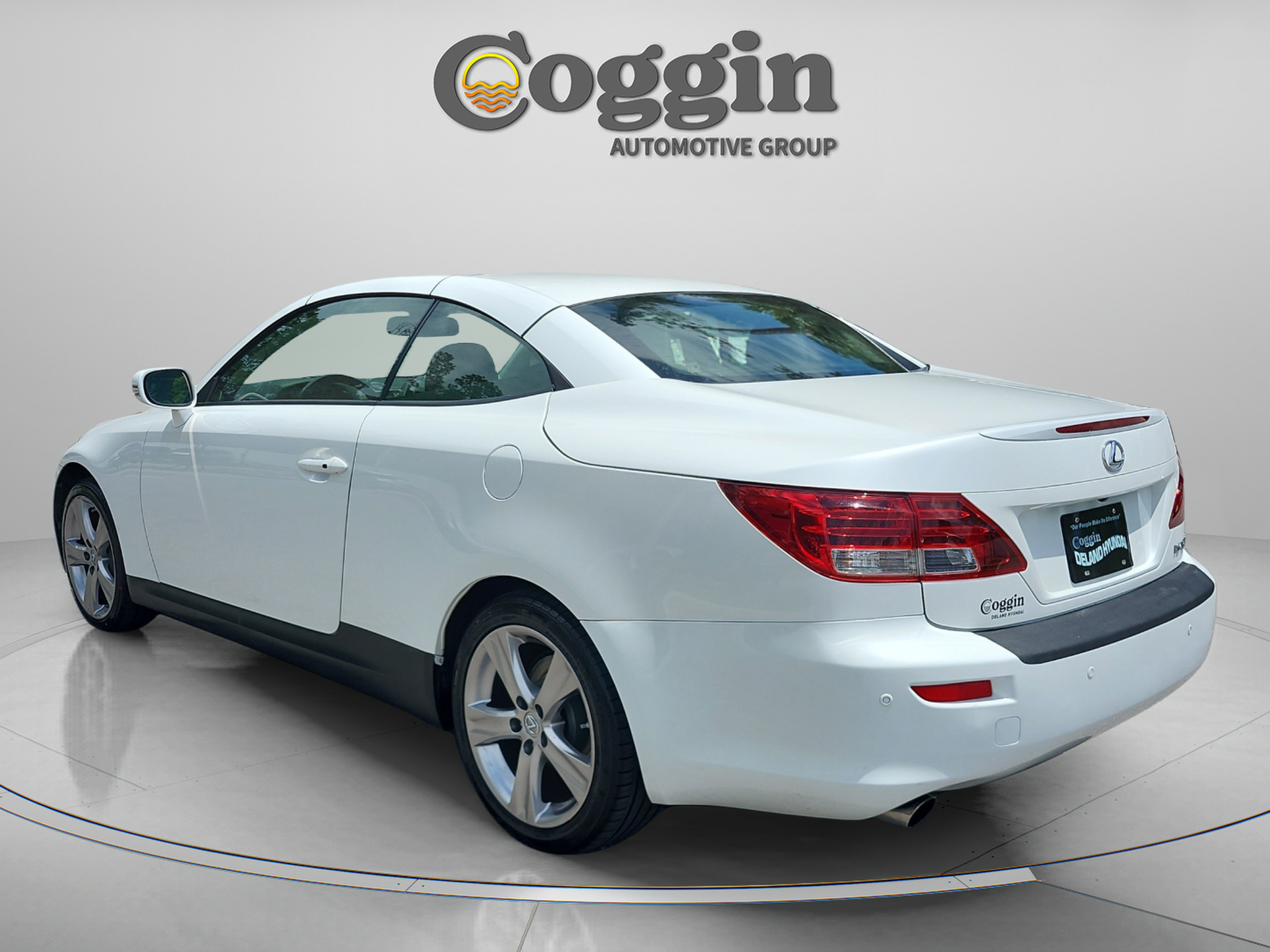 Used 2012 Lexus IS 350C w/ Luxury Pkg RWD image 3