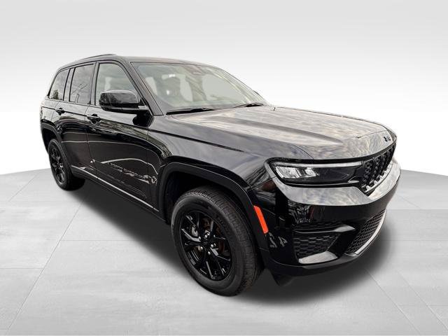 Used 2025 Jeep Grand Cherokee Altitude AWD/4WD image 11