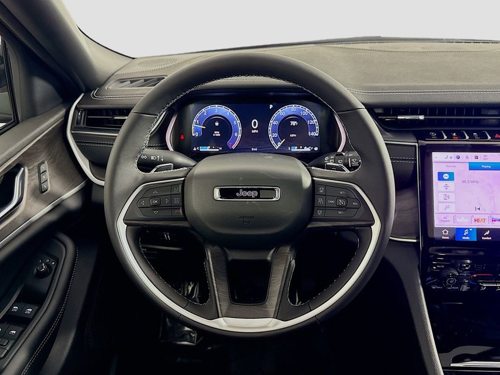 New 2025 Jeep Grand Cherokee Limited w/ Black Appearance Package image 29