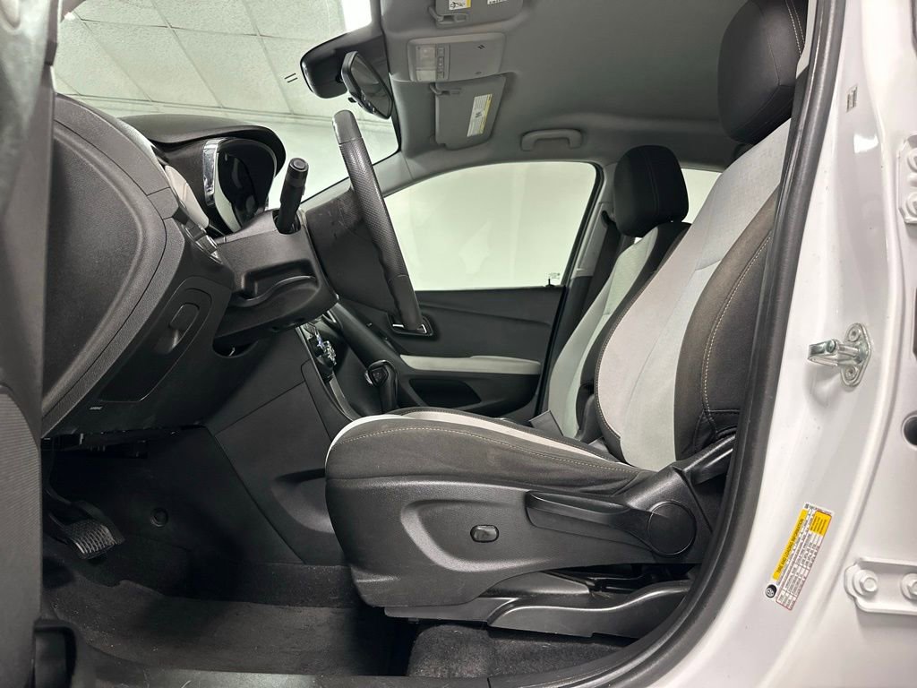 Used 2020 Chevrolet Trax LS image 17