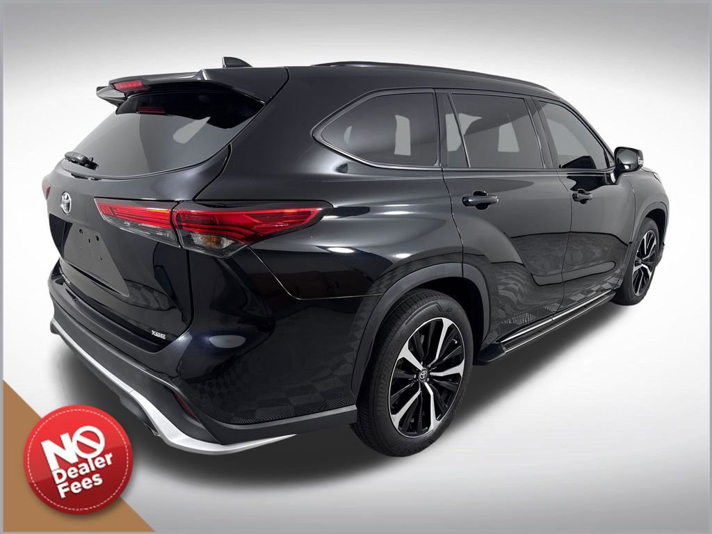 Used 2021 Toyota Highlander XSE FWD image 3
