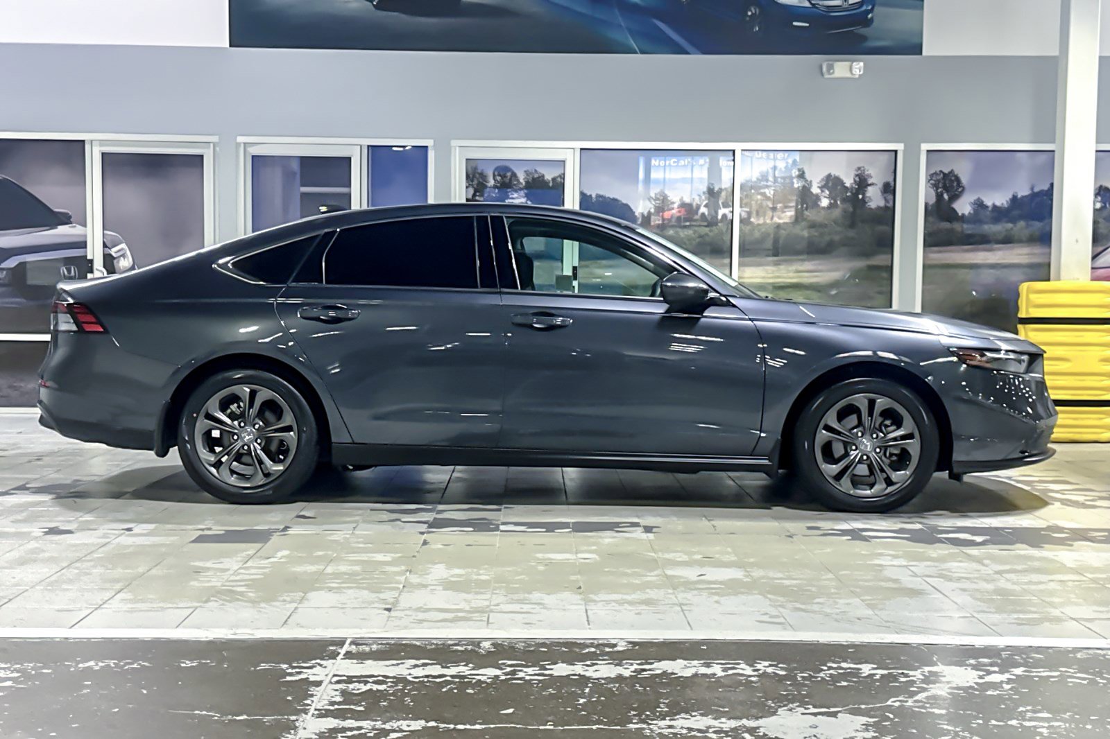 Used 2023 Honda Accord EX image 7