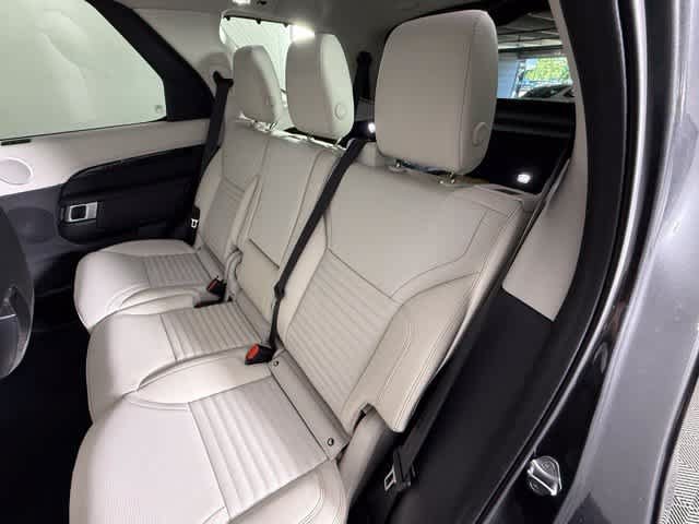 New 2026 Land Rover Discovery S AWD/4WD image 19