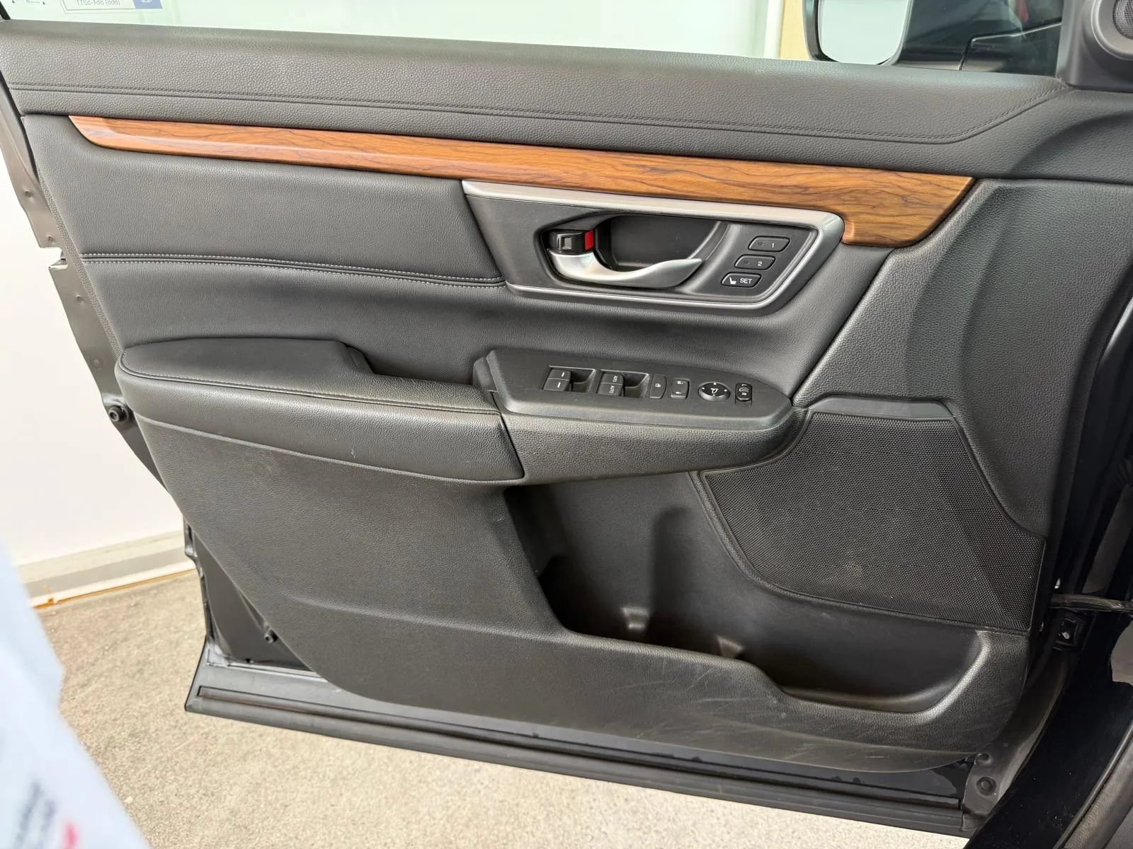 Used 2017 Honda CR-V Touring image 9