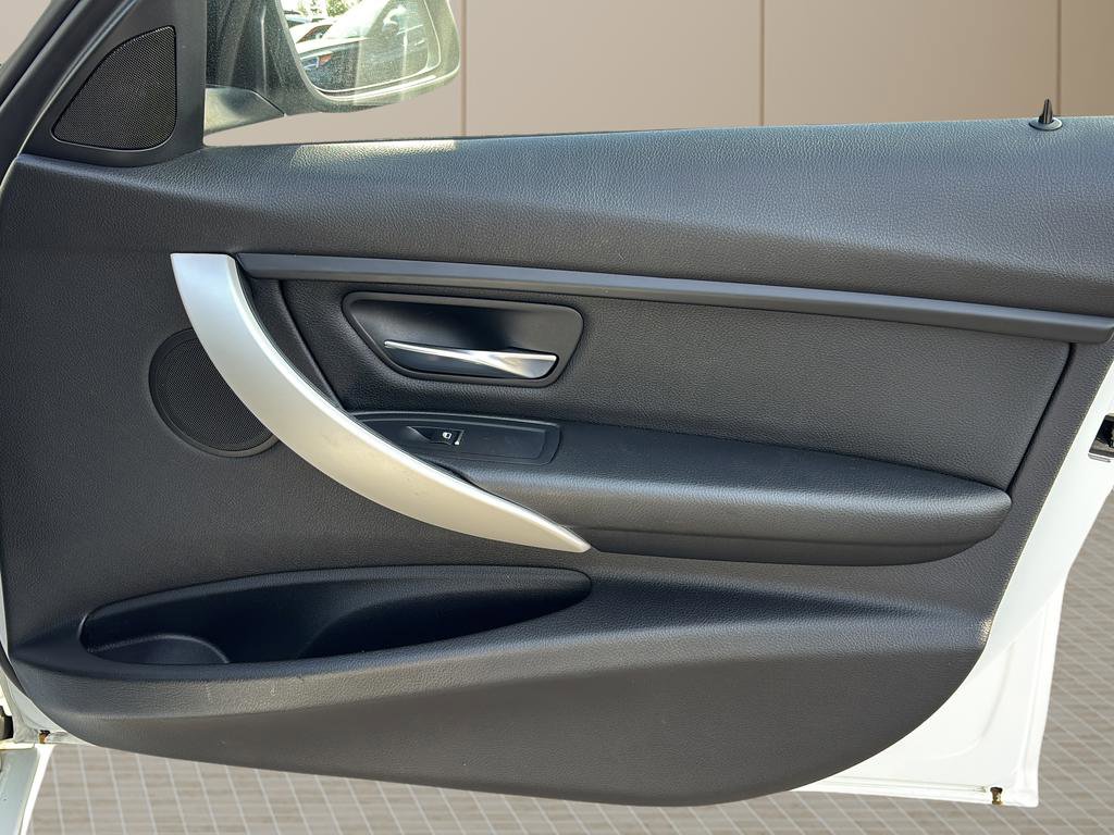 Used 2017 BMW 320i Sedan w/ Driver Assistance Package image 37