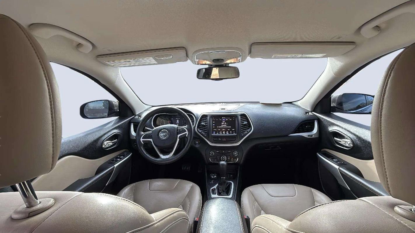 Used 2018 Jeep Cherokee Limited image 11