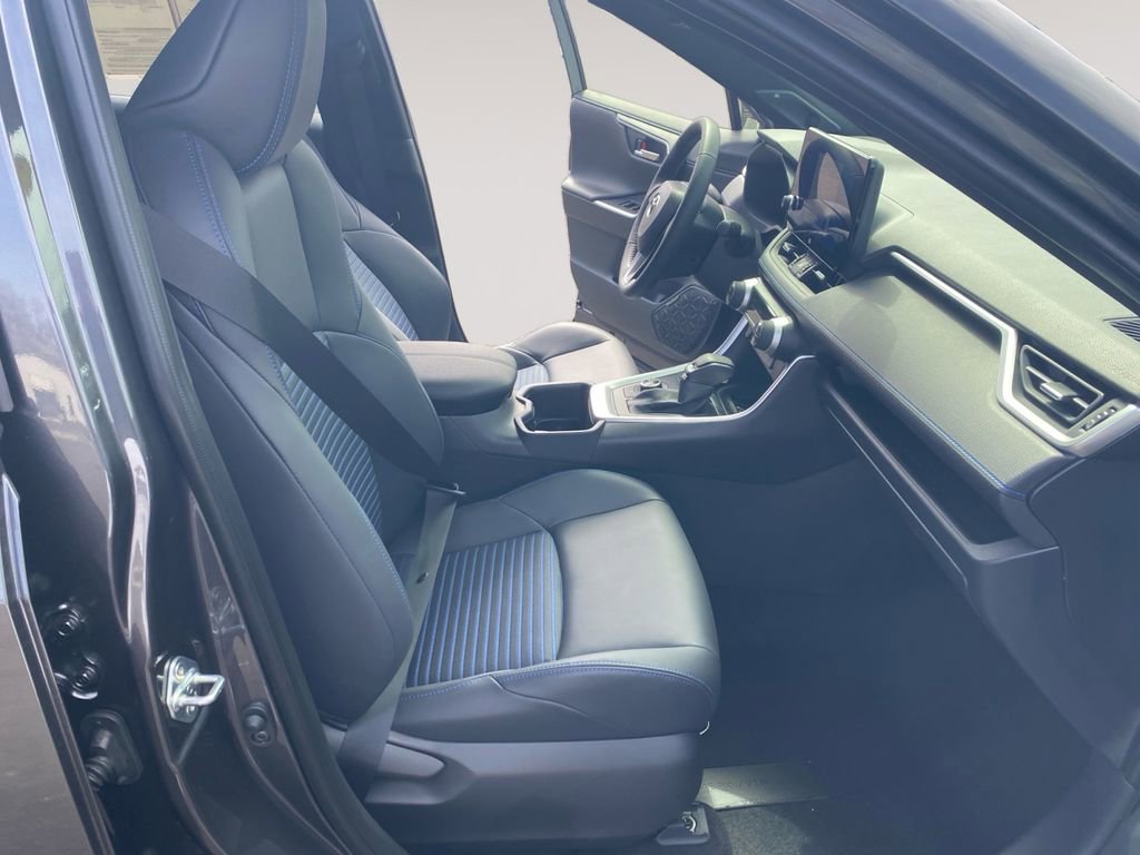 Used 2025 Toyota RAV4 XSE w/ Advanced Technology Package image 15