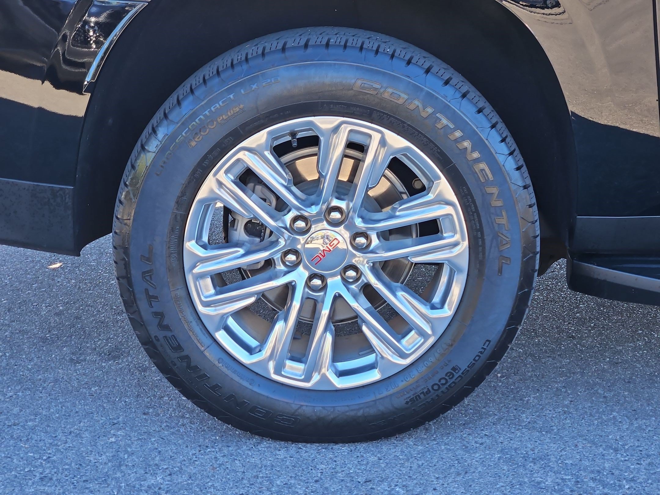 Certified 2024 GMC Yukon XL SLT w/ SLT Premium Package AWD/4WD image 12