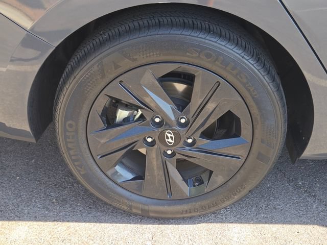 Used 2023 Hyundai Elantra Blue FWD image 12