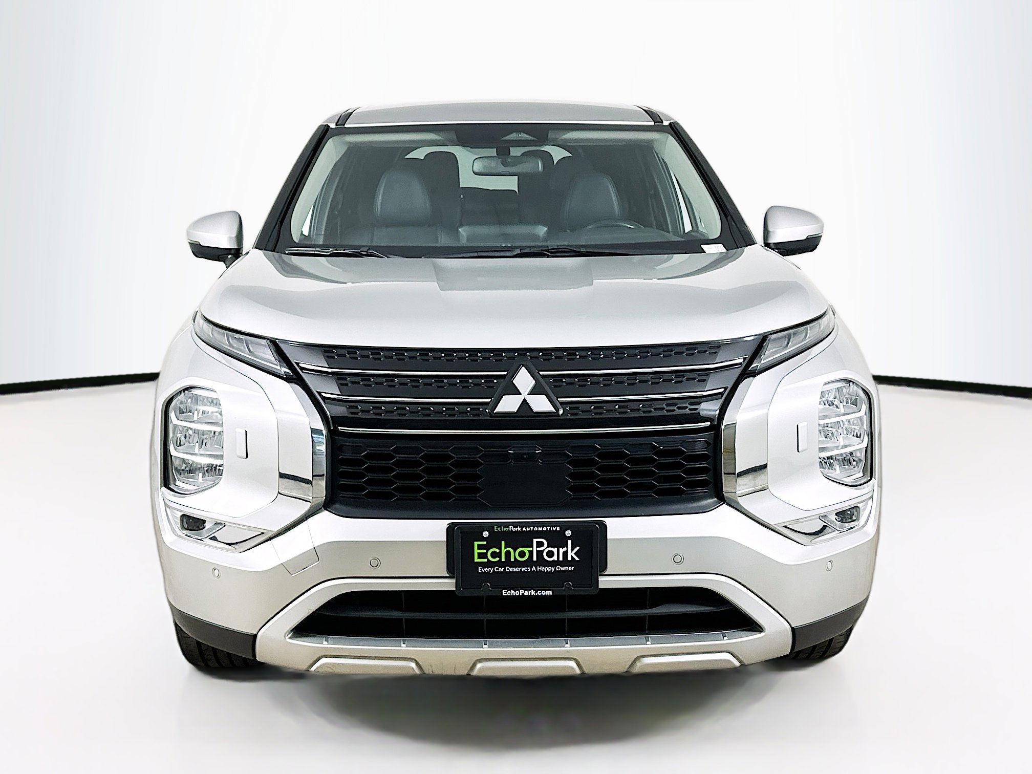 Used 2023 Mitsubishi Outlander SE image 2