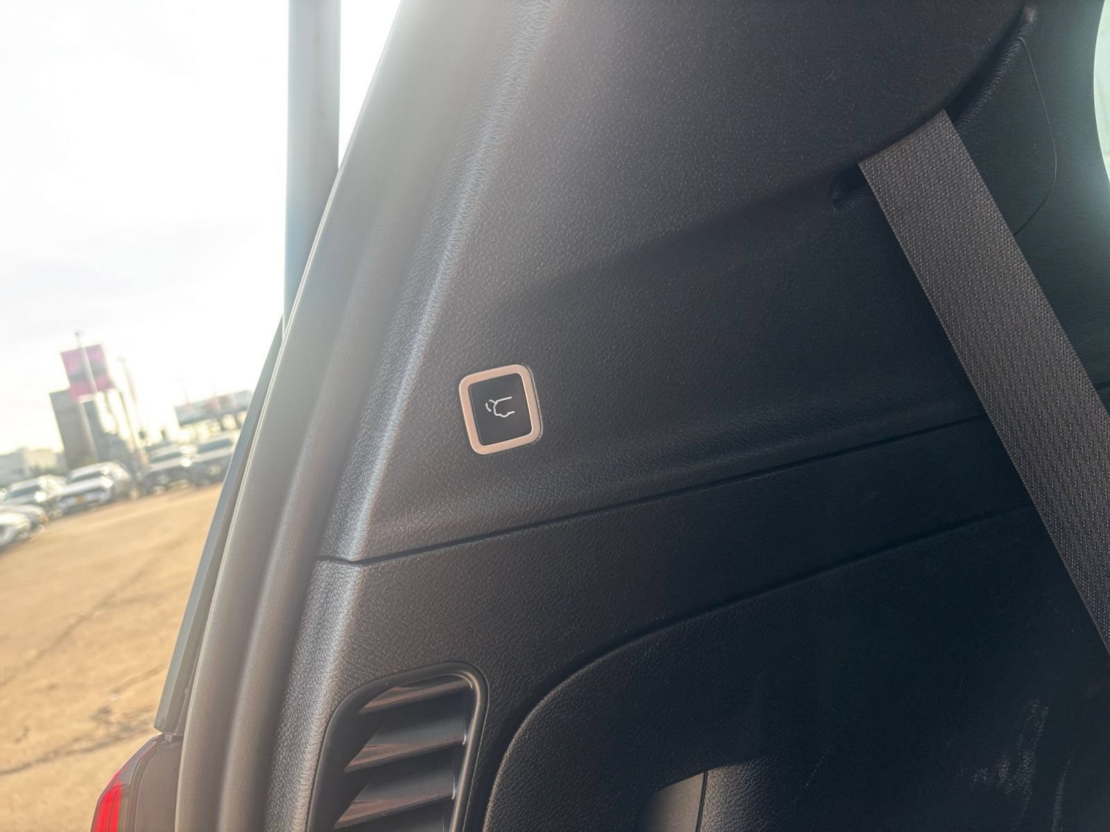 Used 2025 Chrysler Pacifica Limited FWD image 24