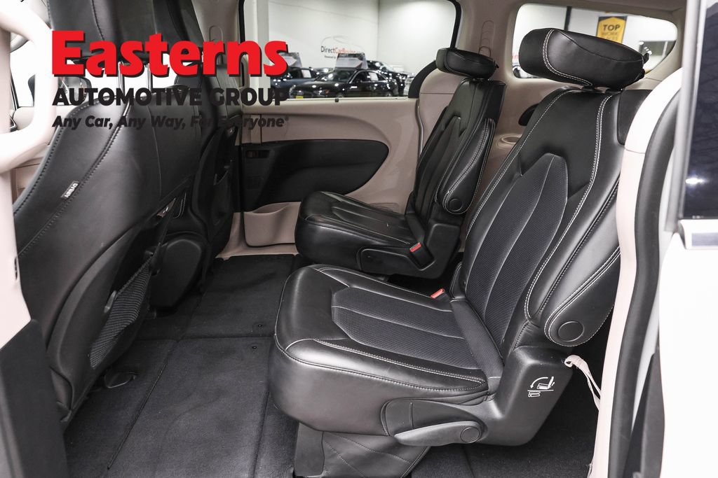 Used 2023 Chrysler Pacifica Touring-L FWD image 22