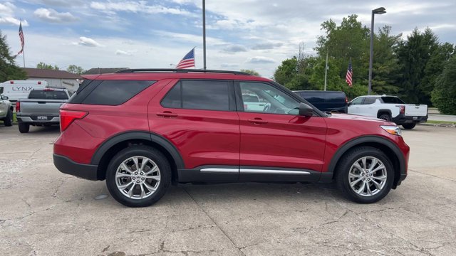 Used 2020 Ford Explorer XLT w/ Equipment Group 202A AWD/4WD image 9