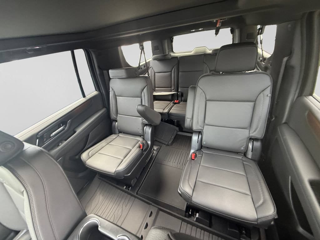 New 2026 GMC Yukon XL Denali w/ Sun & Power Step Package AWD/4WD image 13