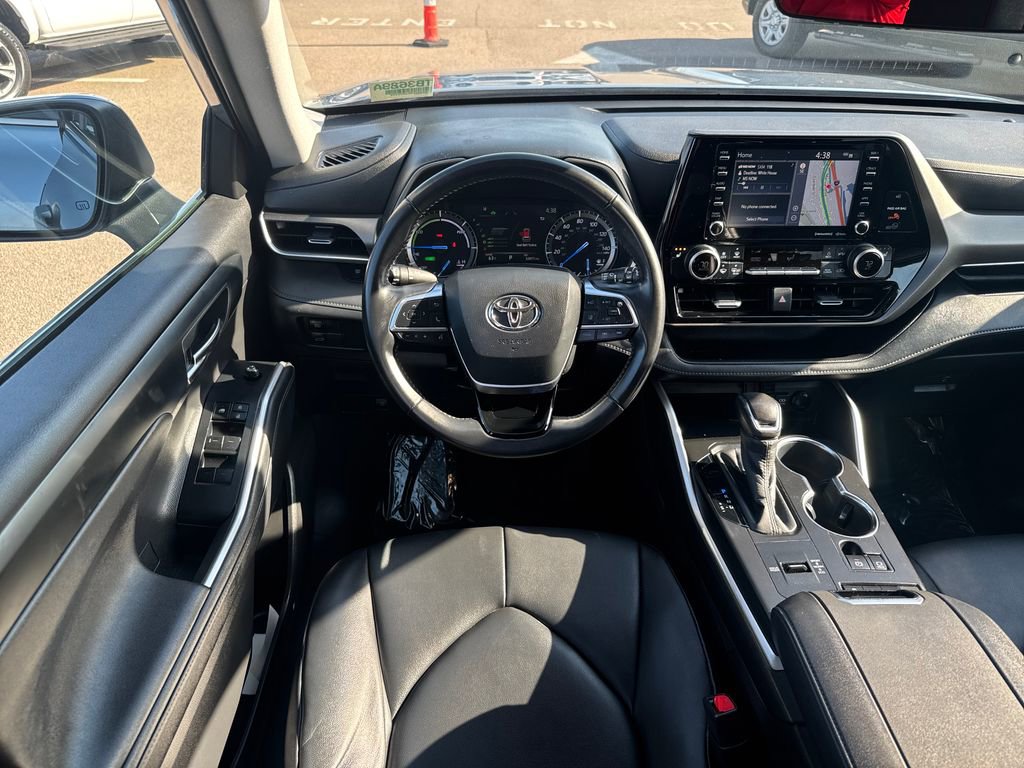 Used 2020 Toyota Highlander XLE AWD/4WD image 14