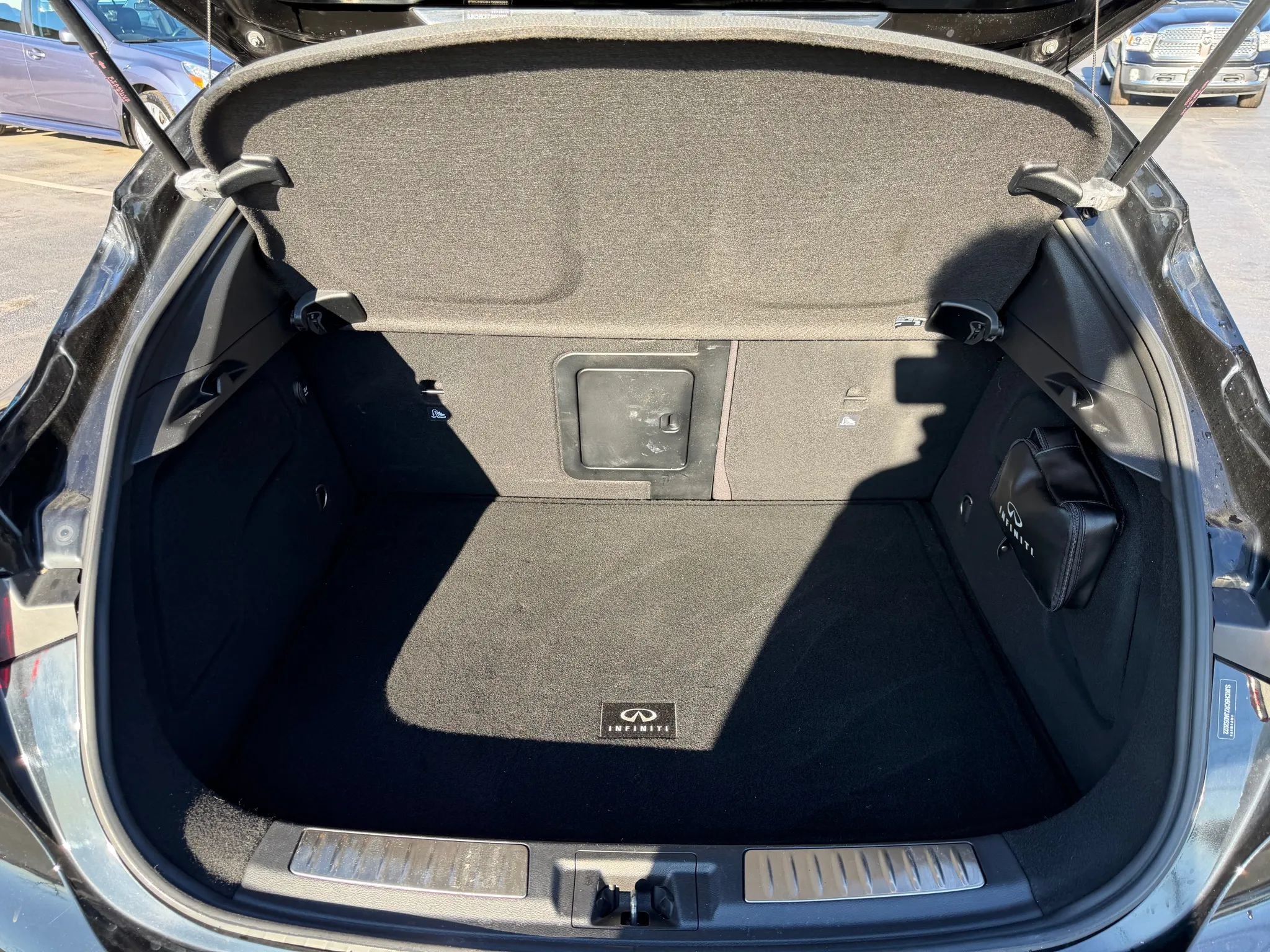 Used 2018 INFINITI QX30 Premium w/ Navigation Package AWD/4WD image 34