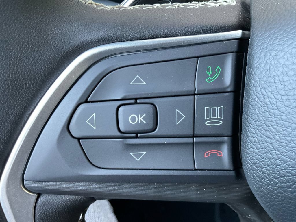 Used 2025 Jeep Grand Cherokee Laredo RWD image 30