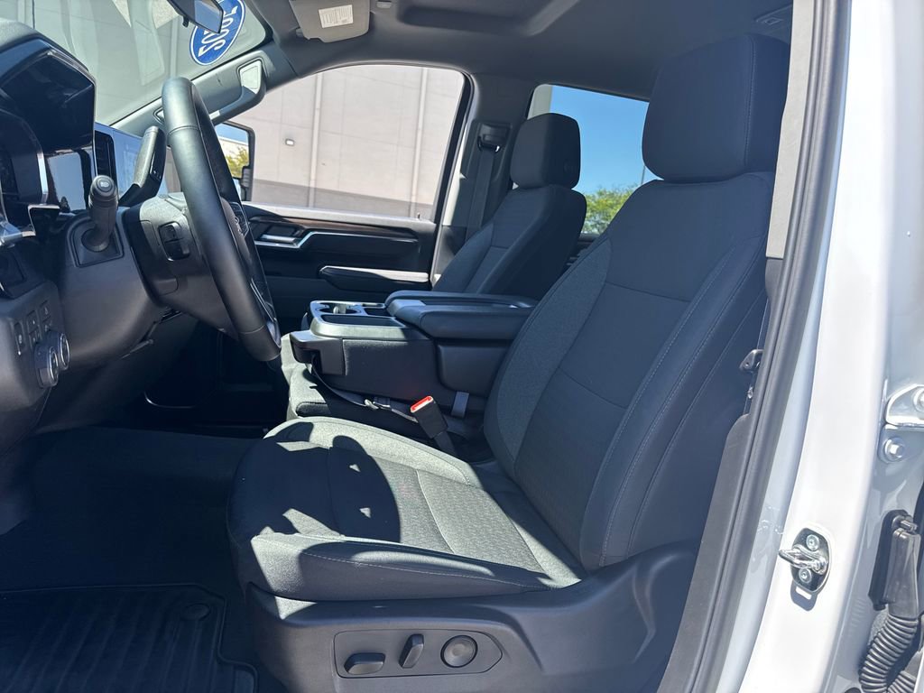 Used 2025 Chevrolet Silverado 2500 LT w/ Convenience Package image 15