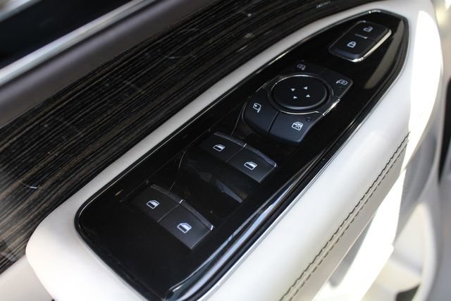 Used 2019 Lincoln Navigator Black Label w/ Cargo Package AWD/4WD image 7